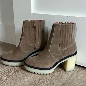 Elegant Suede Ankle Boots